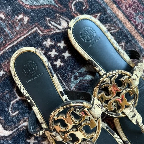Tory Burch Metal Miller Stamped Snake Printed Leather Sandals Desert Roccia - Picture 2 of 8